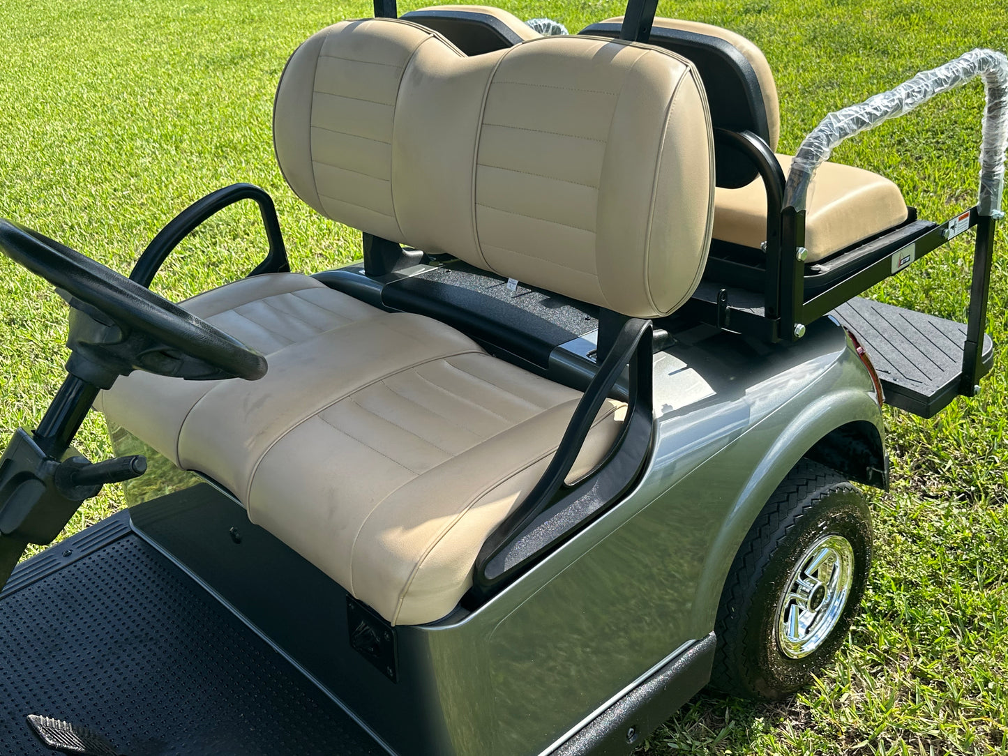 Cutting Edge Golf Carts - 2020 Hypersonic Gray E-Z-GO RXV in Fort Lauderdale, Florida. Stylish, deluxe light kit, fold-down back seat, chrome hubcaps, smooth driving experience.