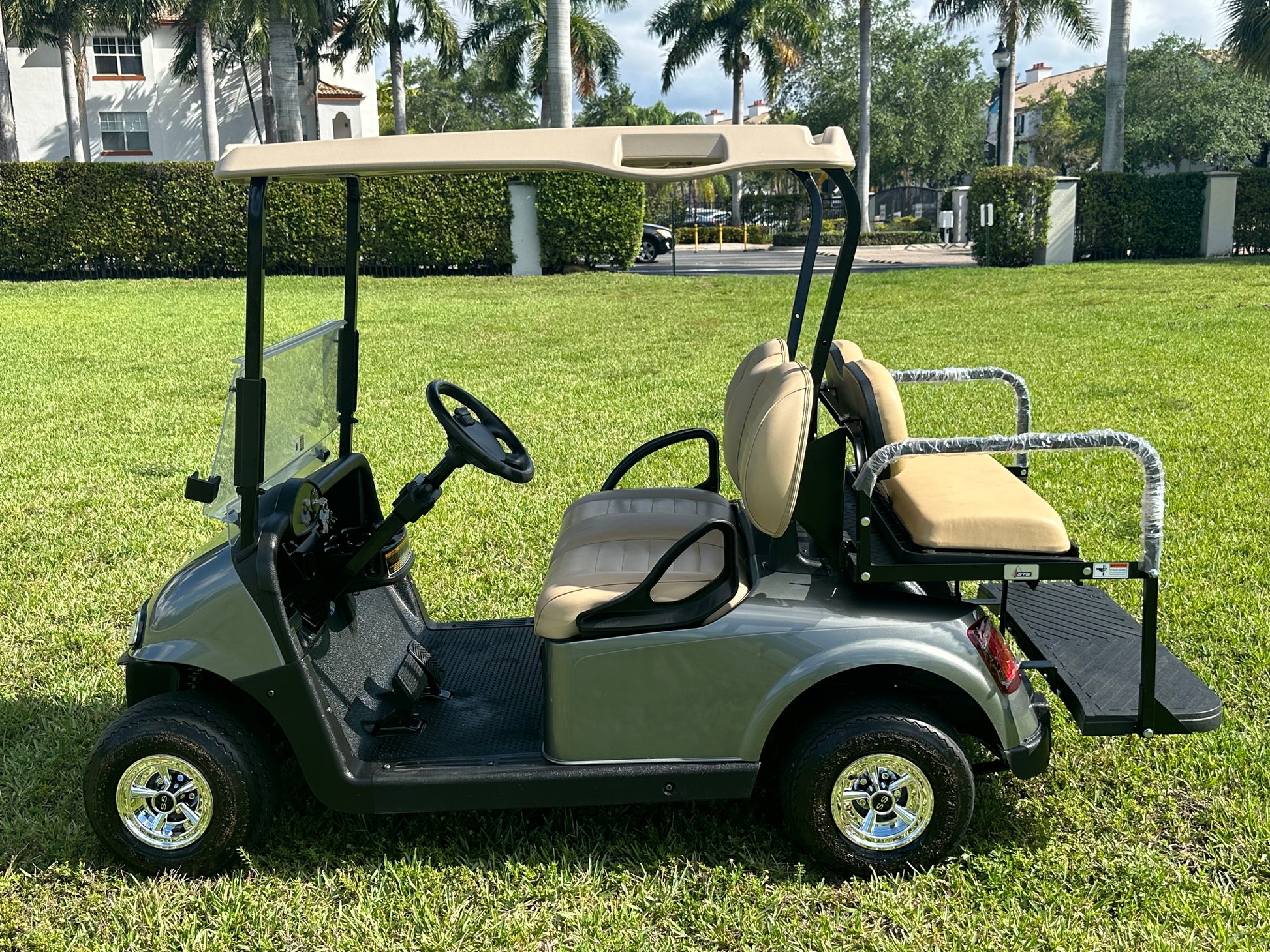 Cutting Edge Golf Carts - 2020 Hypersonic Gray E-Z-GO RXV in Fort Lauderdale, Florida. Stylish, deluxe light kit, fold-down back seat, chrome hubcaps, smooth driving experience.