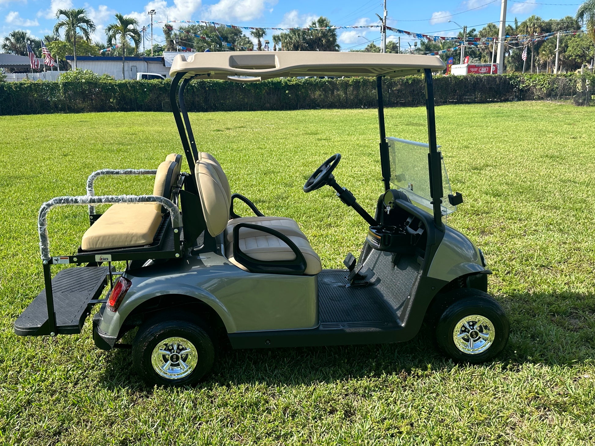 Cutting Edge Golf Carts - 2020 Hypersonic Gray E-Z-GO RXV in Fort Lauderdale, Florida. Stylish, deluxe light kit, fold-down back seat, chrome hubcaps, smooth driving experience.