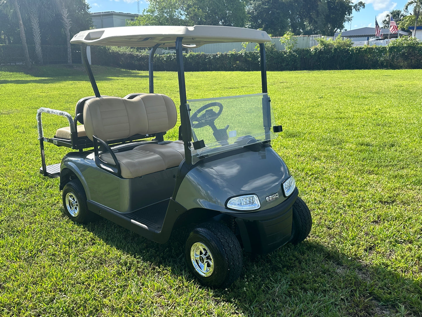 Cutting Edge Golf Carts - 2020 Hypersonic Gray E-Z-GO RXV in Fort Lauderdale, Florida. Stylish, deluxe light kit, fold-down back seat, chrome hubcaps, smooth driving experience.