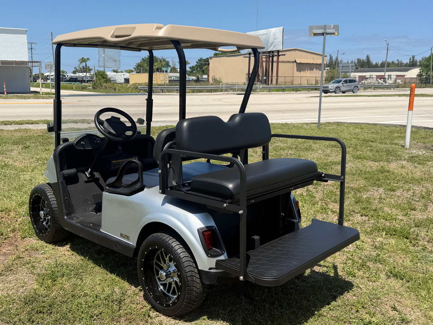 2020 EZGO RXV ELITE LITHIUM GOLF CART 4 PASSENGER