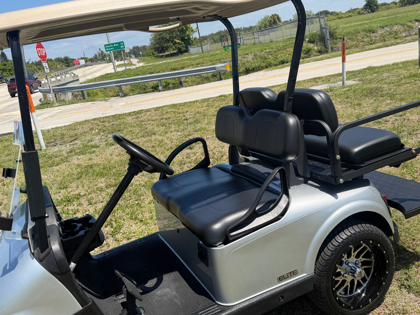 2020 EZGO RXV ELITE LITHIUM GOLF CART 4 PASSENGER