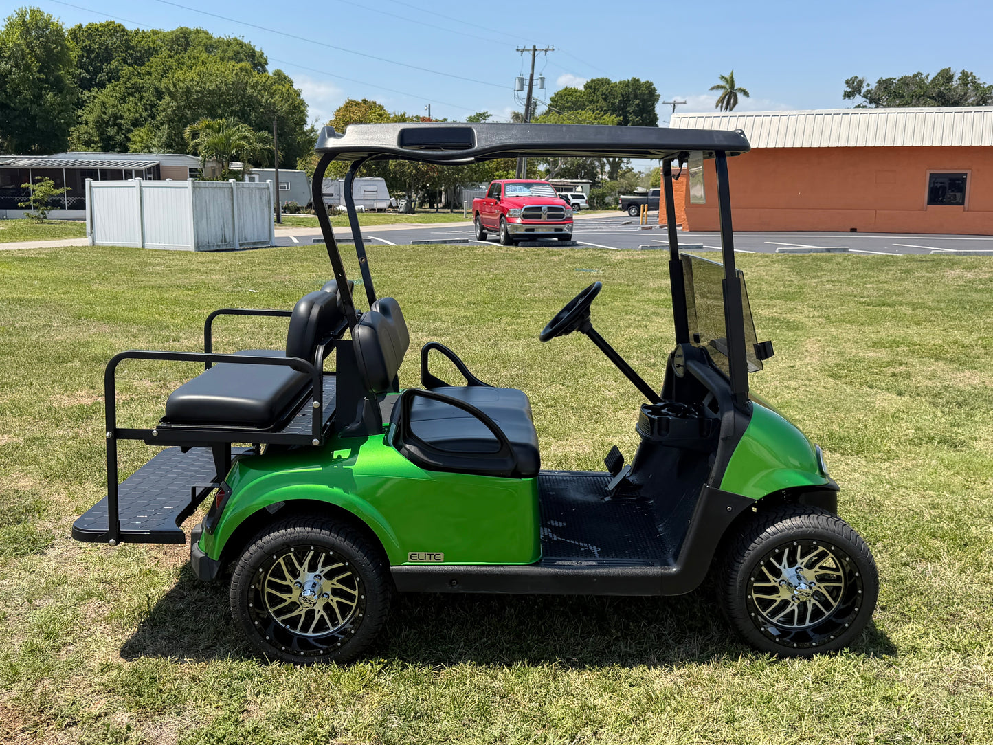 2020 EZGO RXV ELITE LITHIUM GOLF CART 4 PASSENGER GREEN