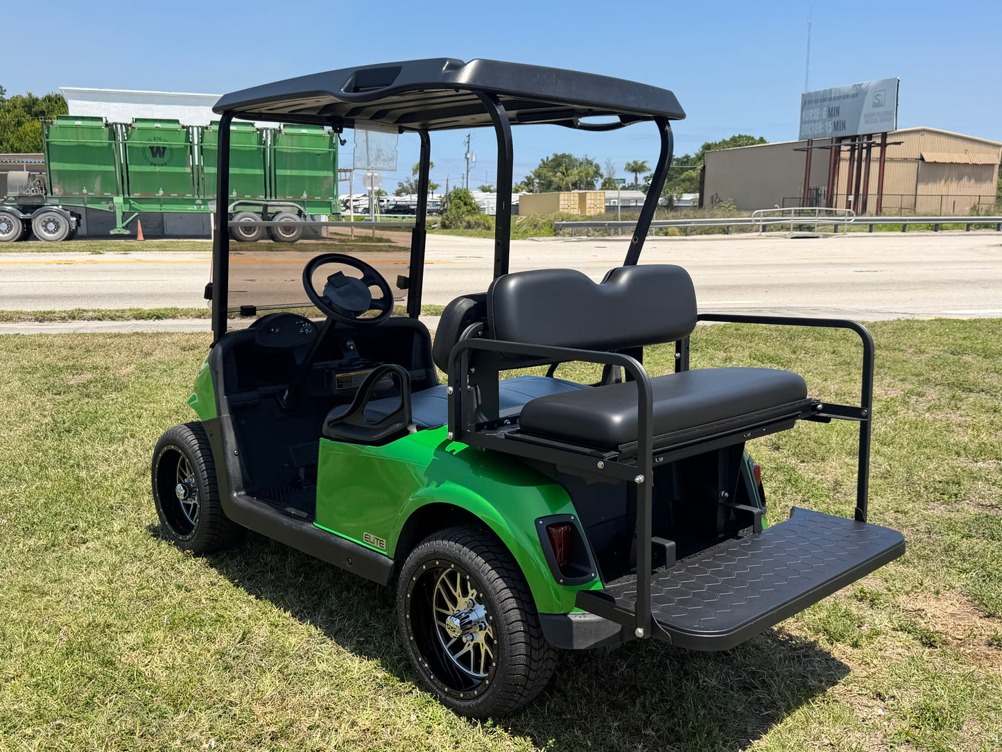2020 EZGO RXV ELITE LITHIUM GOLF CART 4 PASSENGER GREEN