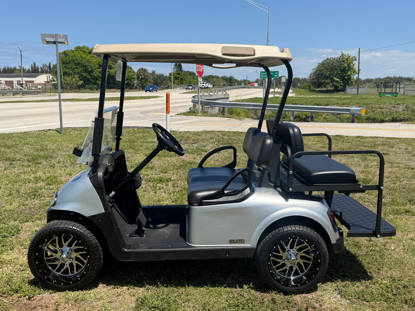 2020 EZGO RXV ELITE LITHIUM GOLF CART 4 PASSENGER
