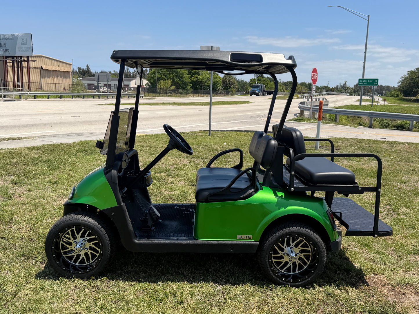 2020 EZGO RXV ELITE LITHIUM GOLF CART 4 PASSENGER GREEN