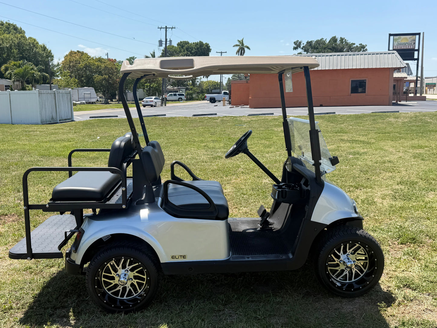2020 EZGO RXV ELITE LITHIUM GOLF CART 4 PASSENGER
