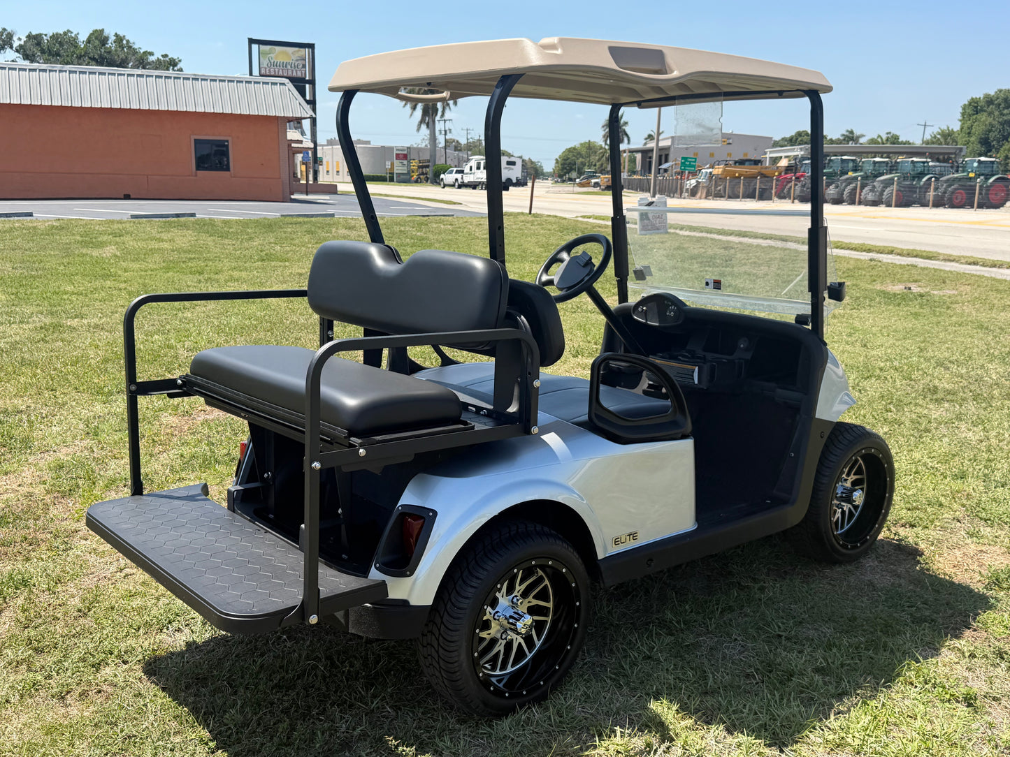 2020 EZGO RXV ELITE LITHIUM GOLF CART 4 PASSENGER