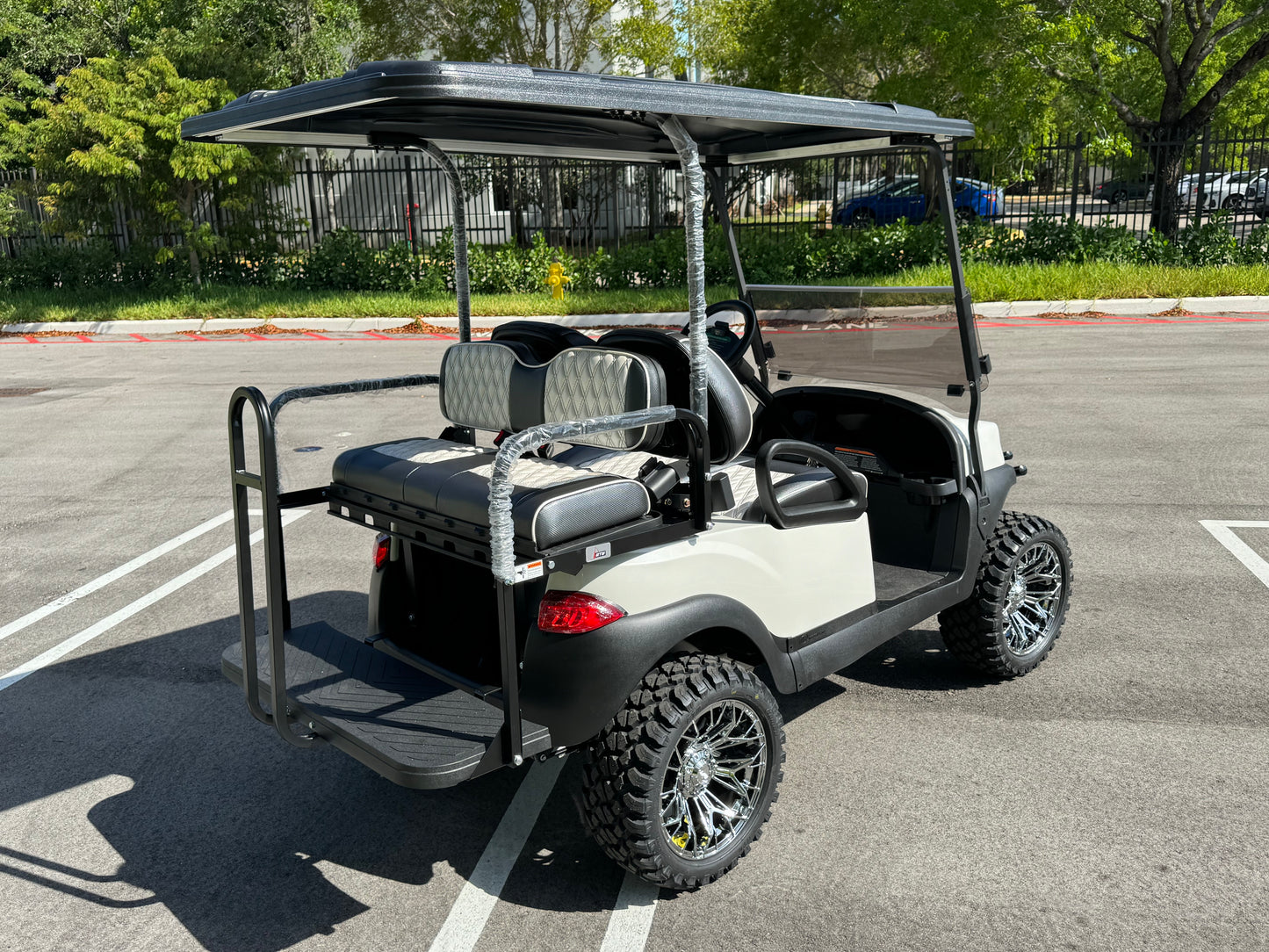 2019 Club Car Tempo - Pearl White EV Golf Cart for sale in Plantation, Florida. Used Golf carts Florida, Chrome 15" GTW Wheels