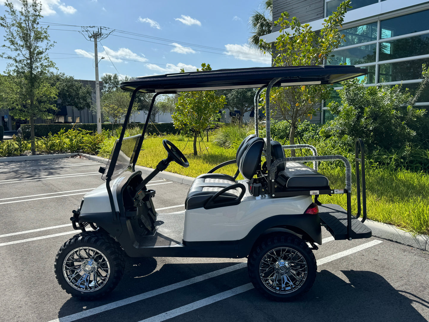 2019 Club Car Tempo - Pearl White EV Golf Cart for sale in Plantation, Florida. Used Golf carts Florida, Chrome 15" GTW Wheels