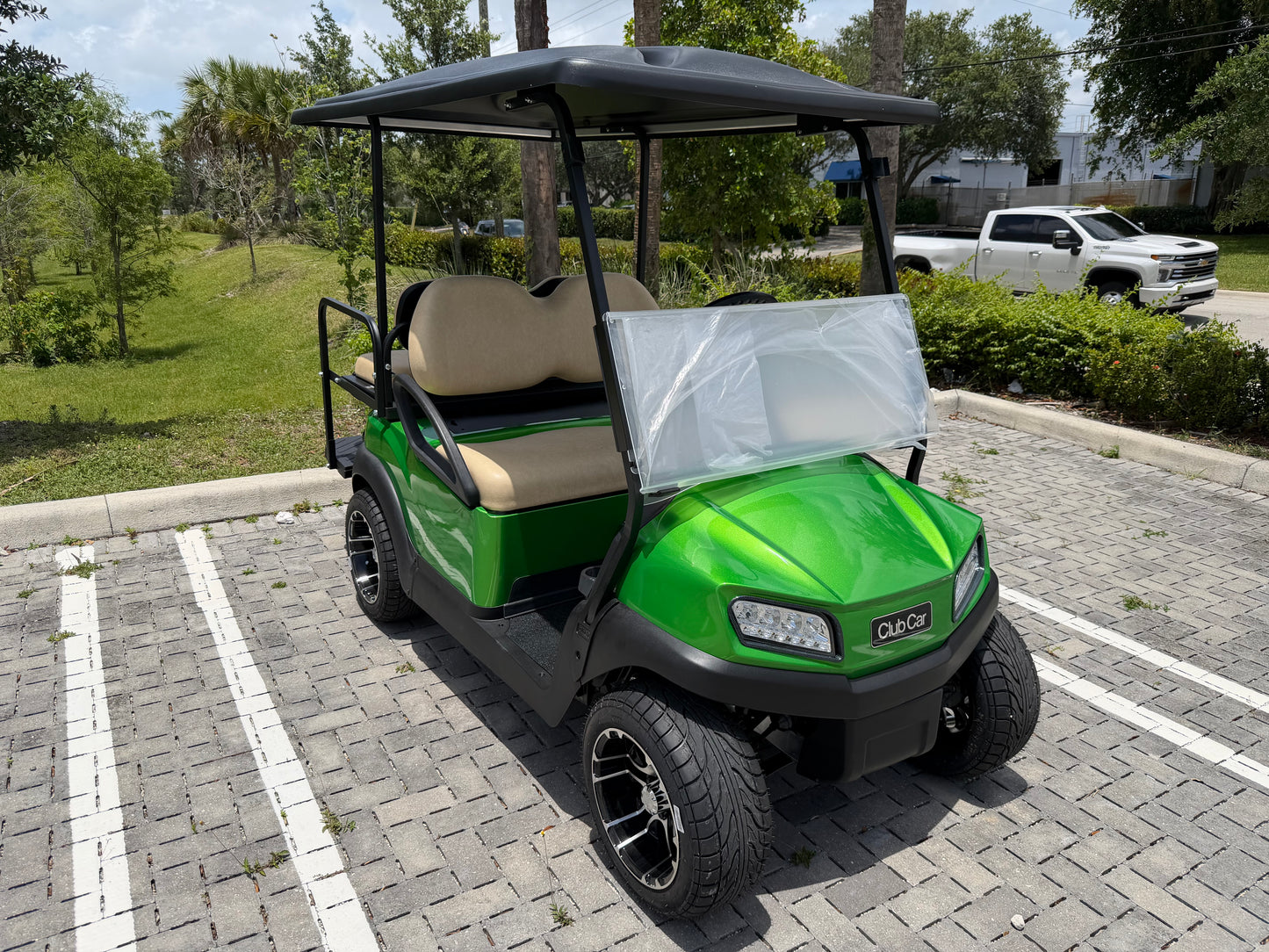 2020 CLUB CAR TEMPO LITHIUM REFURBISHED 4-PASSENGER GOLF CART - GREEN