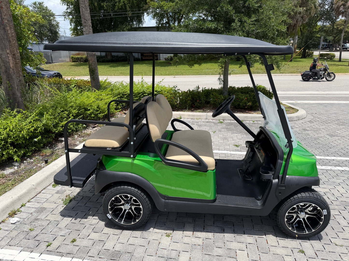 2020 CLUB CAR TEMPO LITHIUM REFURBISHED 4-PASSENGER GOLF CART - GREEN