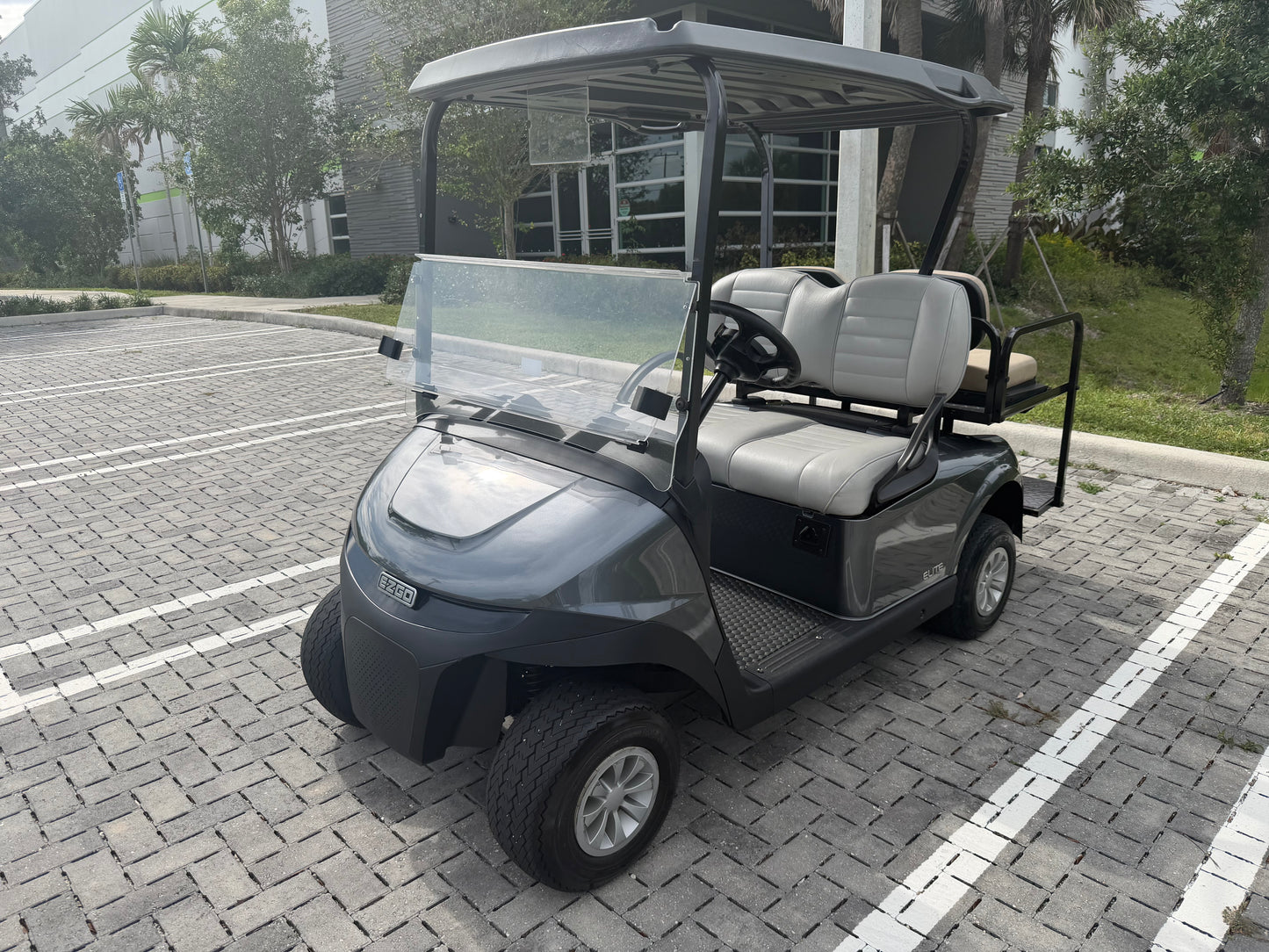 2024 EZGO RXV ELITE LITHIUM 4-PASSENGER GOLF CART - GREY