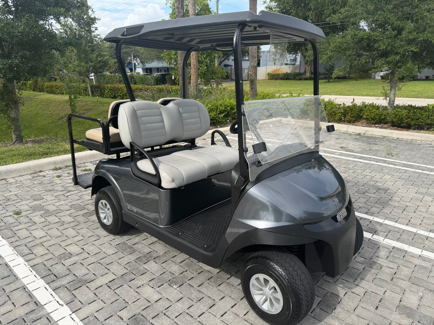 2024 EZGO RXV ELITE LITHIUM 4-PASSENGER GOLF CART - GREY