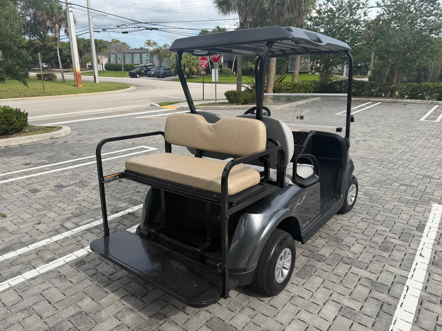 2024 EZGO RXV ELITE LITHIUM 4-PASSENGER GOLF CART - GREY
