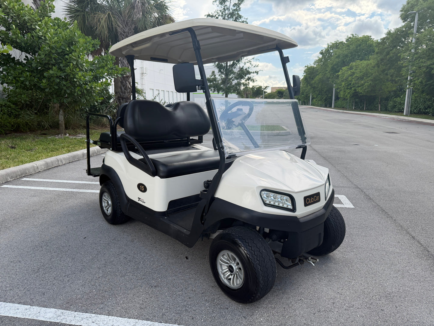 2020 CLUB CAR TEMPO LITHIUM 4-PASSENGER GOLF CART - WHITE