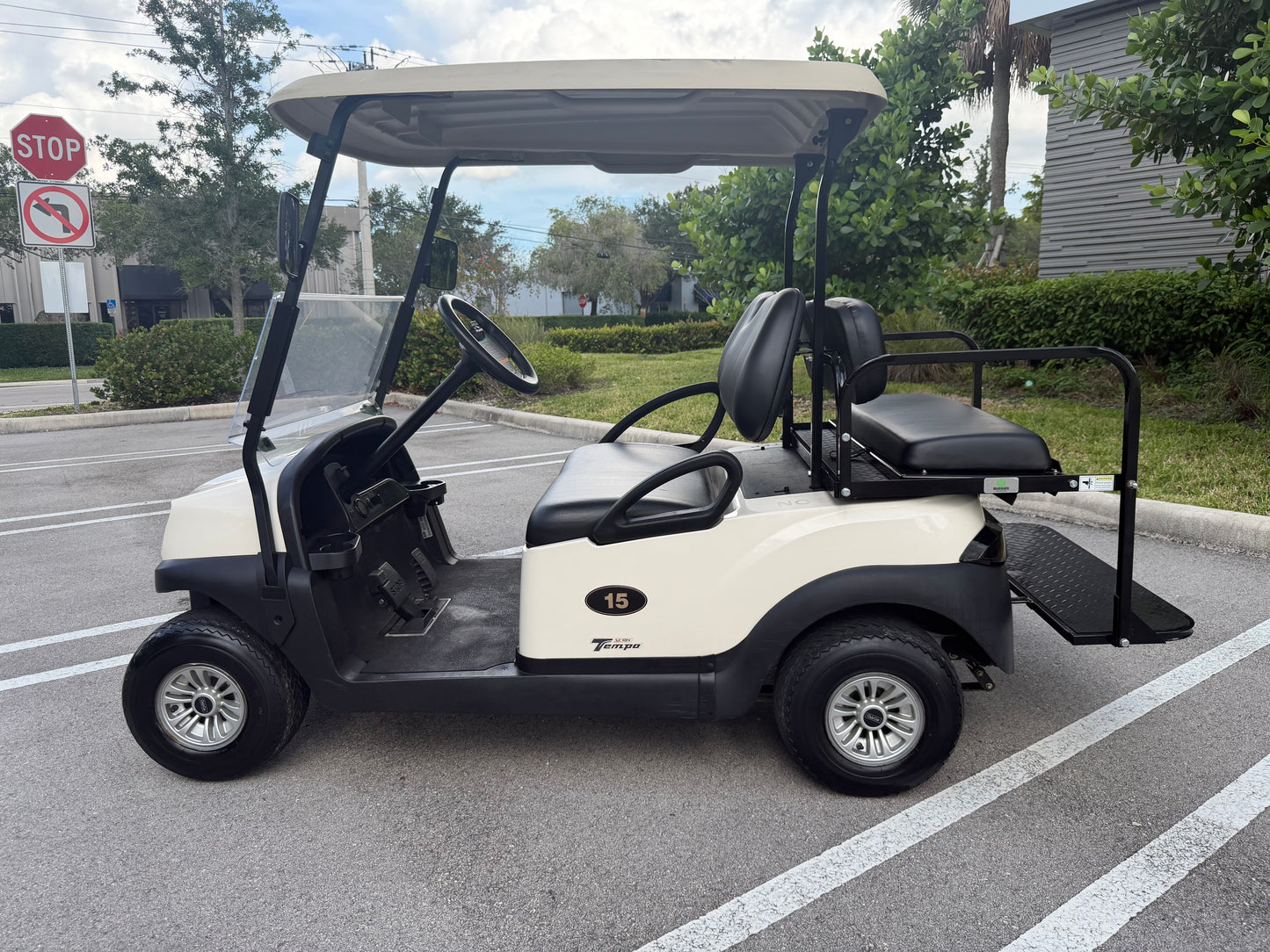 2020 CLUB CAR TEMPO LITHIUM 4-PASSENGER GOLF CART - WHITE