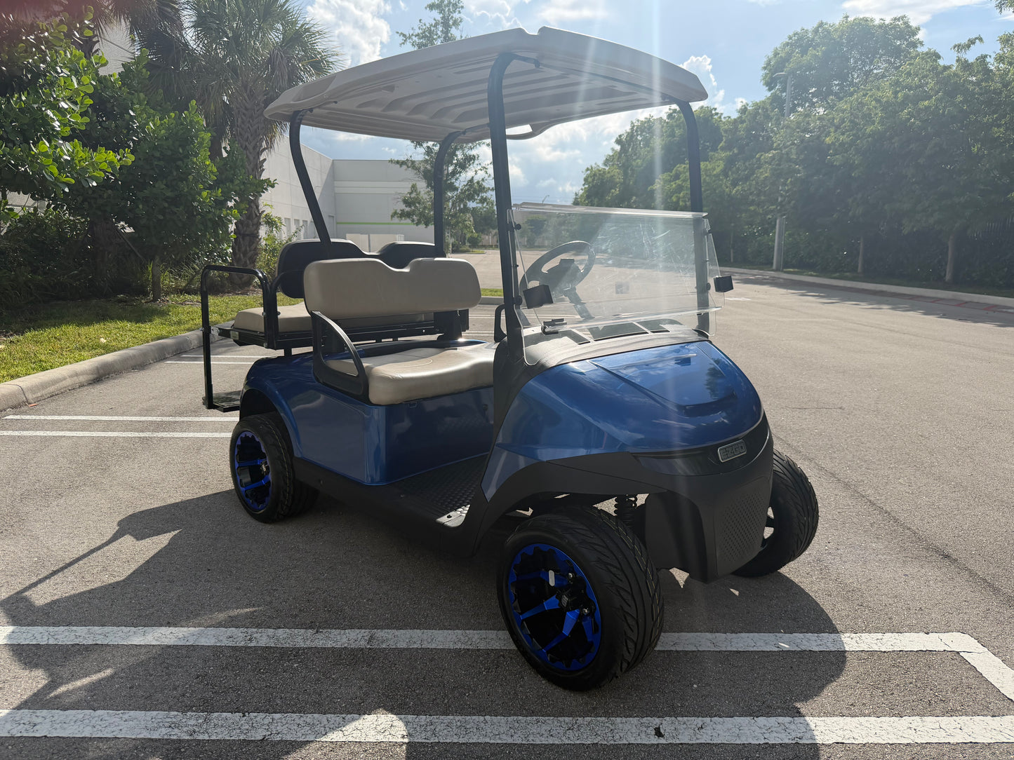 2024 EZGO RXV ELITE LITHIUM 4-PASSENGER GOLF CART - BLUE