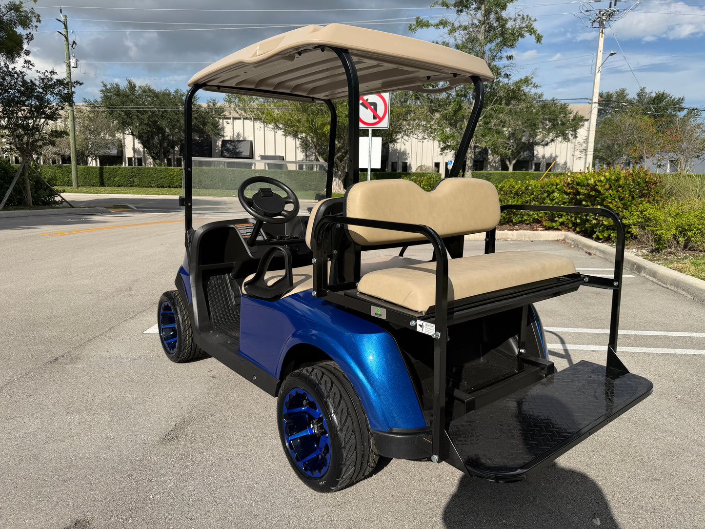 2024 EZGO RXV ELITE LITHIUM 4-PASSENGER GOLF CART - BLUE
