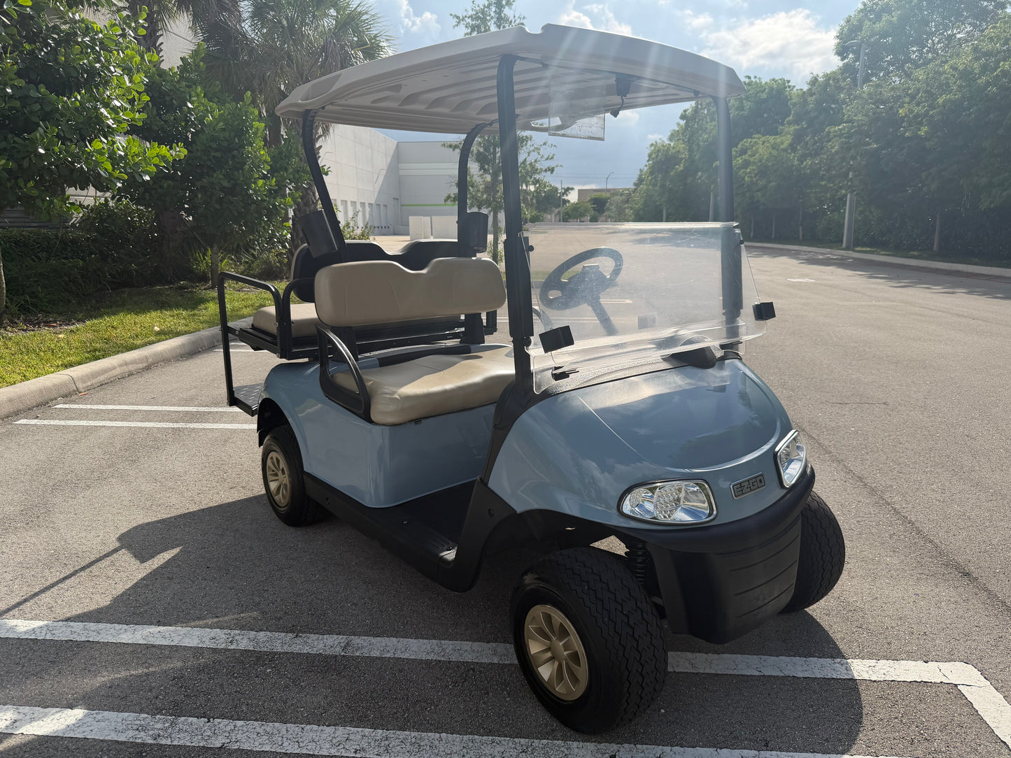 2020 EZGO RXV ELITE LITHIUM 4-PASSENGER GOLF CART - GLACIER FREEZE