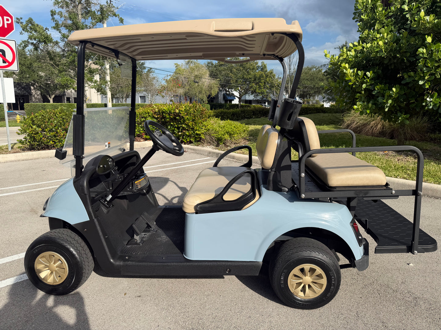 2020 EZGO RXV ELITE LITHIUM 4-PASSENGER GOLF CART - GLACIER FREEZE