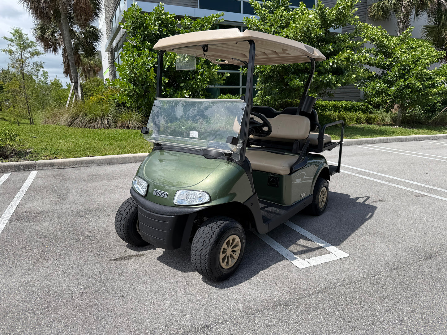 2020 EZGO RXV ELITE LITHIUM 4-PASSENGER GOLF CART - OASIS GREEN