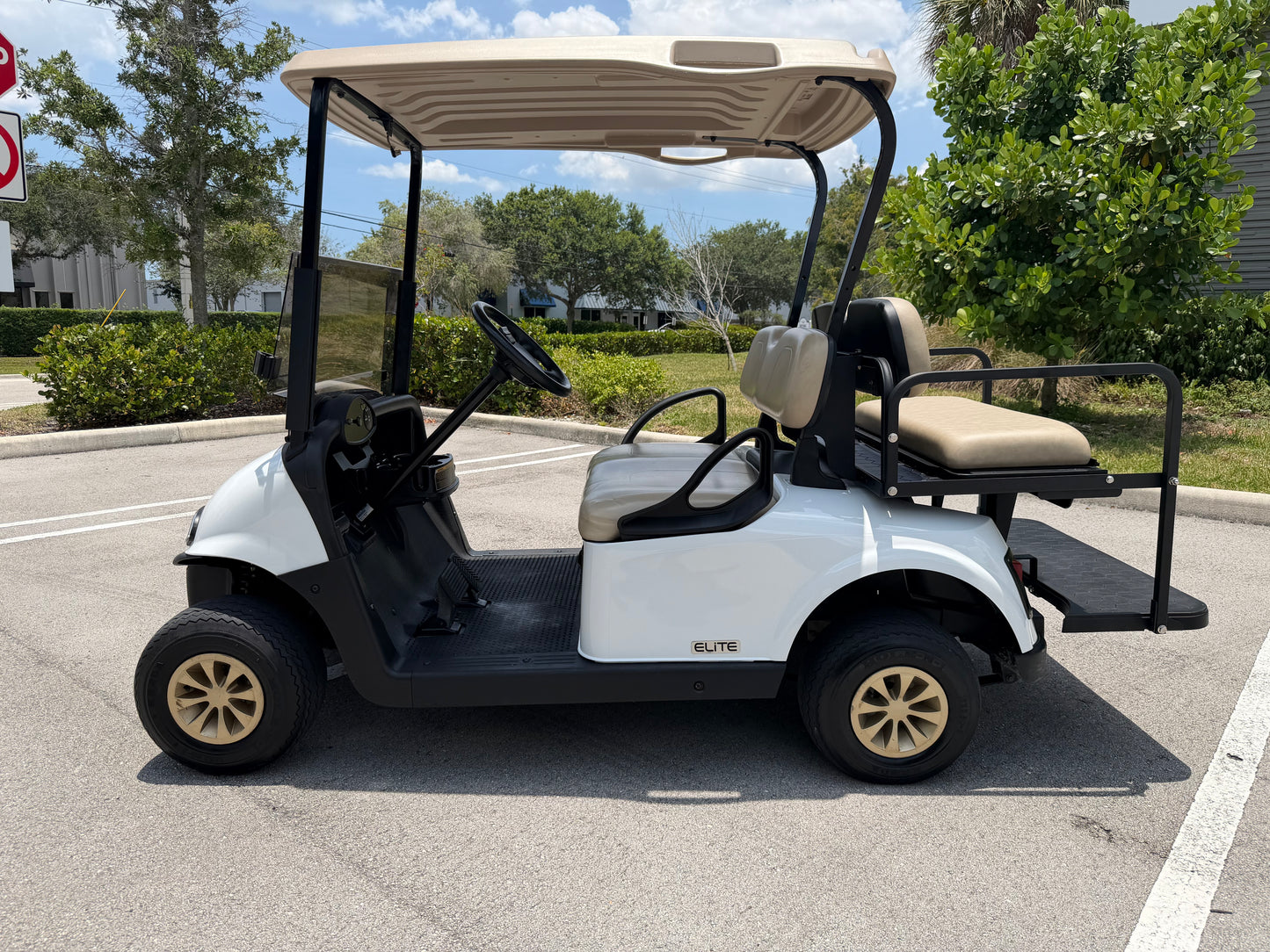 2020 EZGO RXV ELITE LITHIUM 4-PASSENGER GOLF CART - BRIGHT WHITE