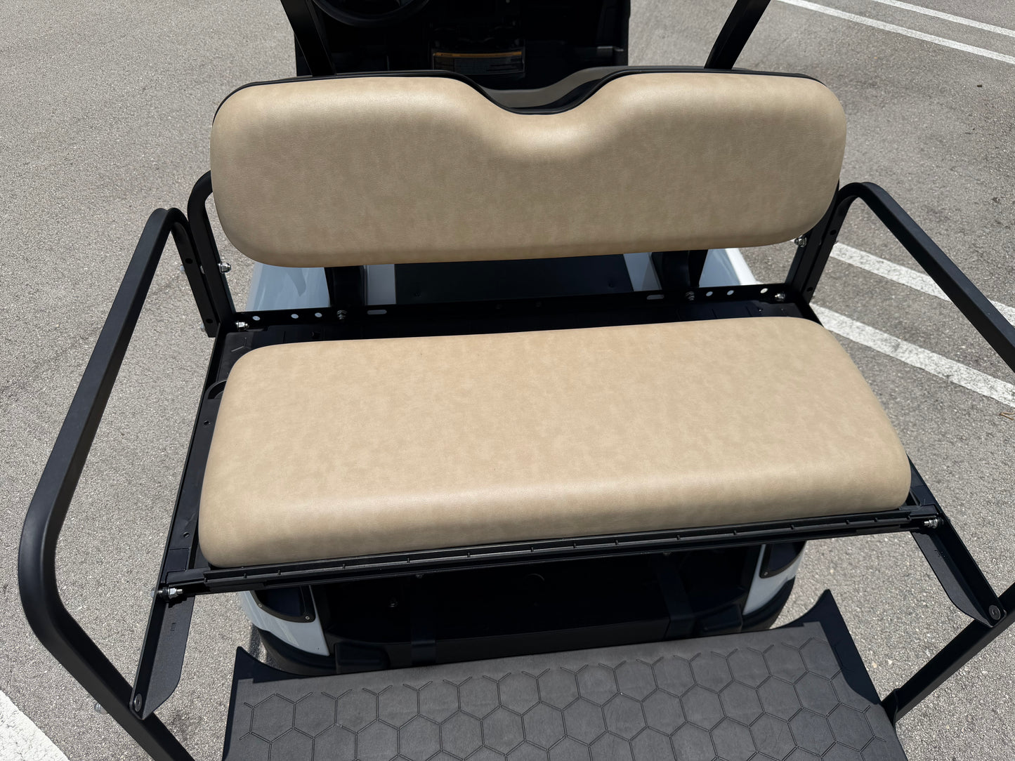 2020 EZGO RXV ELITE LITHIUM 4-PASSENGER GOLF CART - BRIGHT WHITE