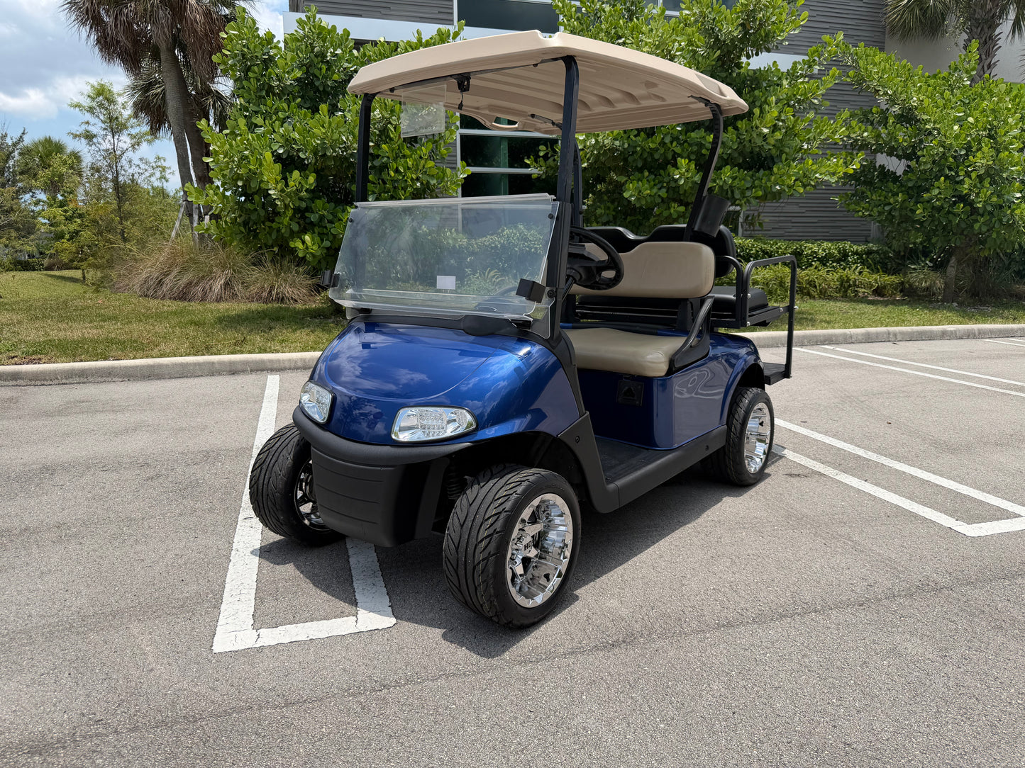 2020 EZGO RXV ELITE LITHIUM 4-PASSENGER GOLF CART - ELECTRIC BLUE