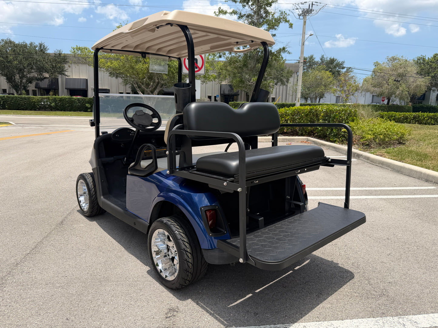 2020 EZGO RXV ELITE LITHIUM 4-PASSENGER GOLF CART - ELECTRIC BLUE