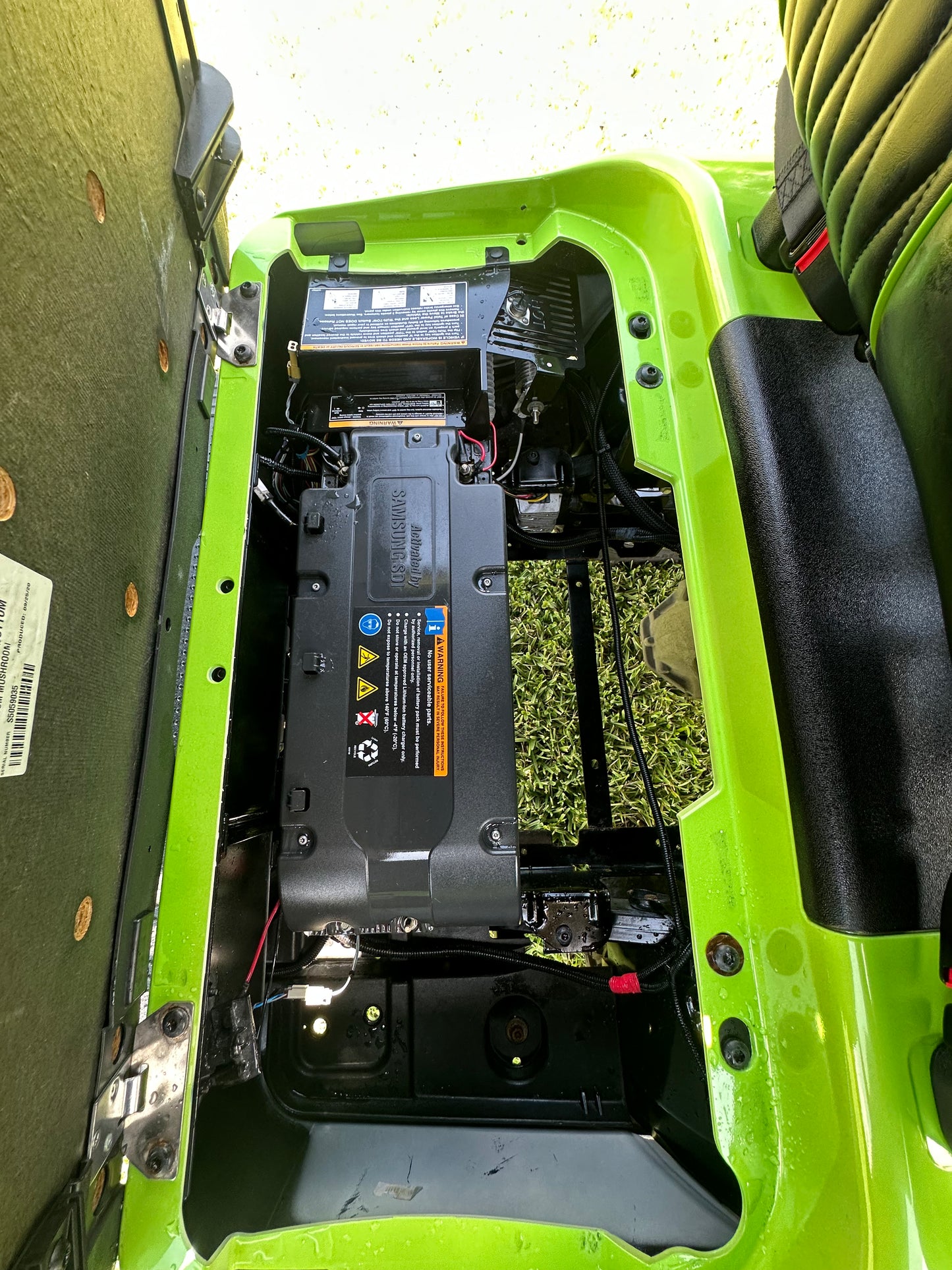 Cutting Edge Golf Carts - 2021 Lamborghini Green E-Z-GO Elite Lithium 48V RXV in Fort Lauderdale, FL. Jakes 6" Lift, custom SS rims, 84" top, deluxe lights, tinted windshield, seatbelts.




