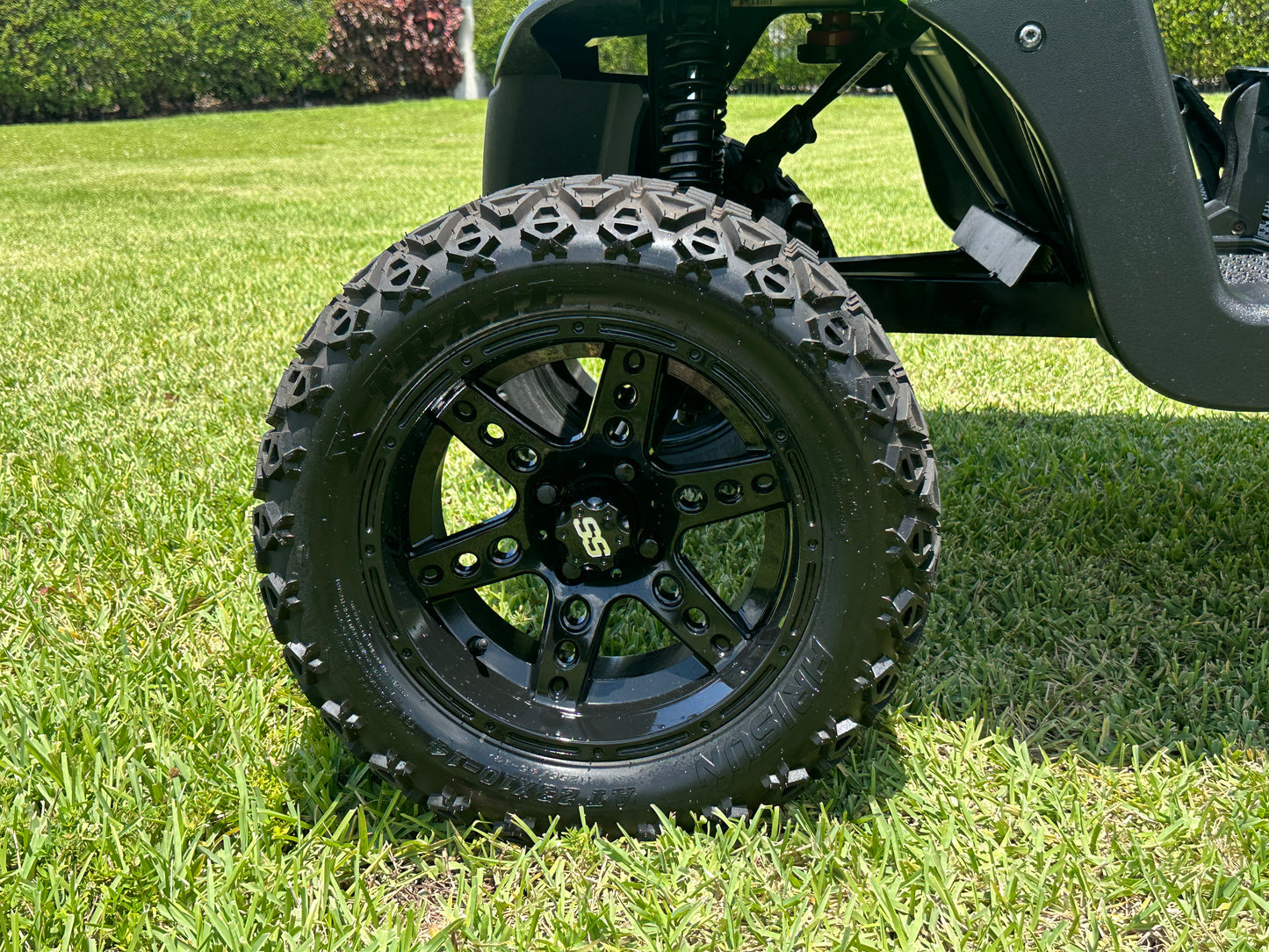 Cutting Edge Golf Carts - 2021 Lamborghini Green E-Z-GO Elite Lithium 48V RXV in Fort Lauderdale, FL. Jakes 6" Lift, custom SS rims, 84" top, deluxe lights, tinted windshield, seatbelts.




